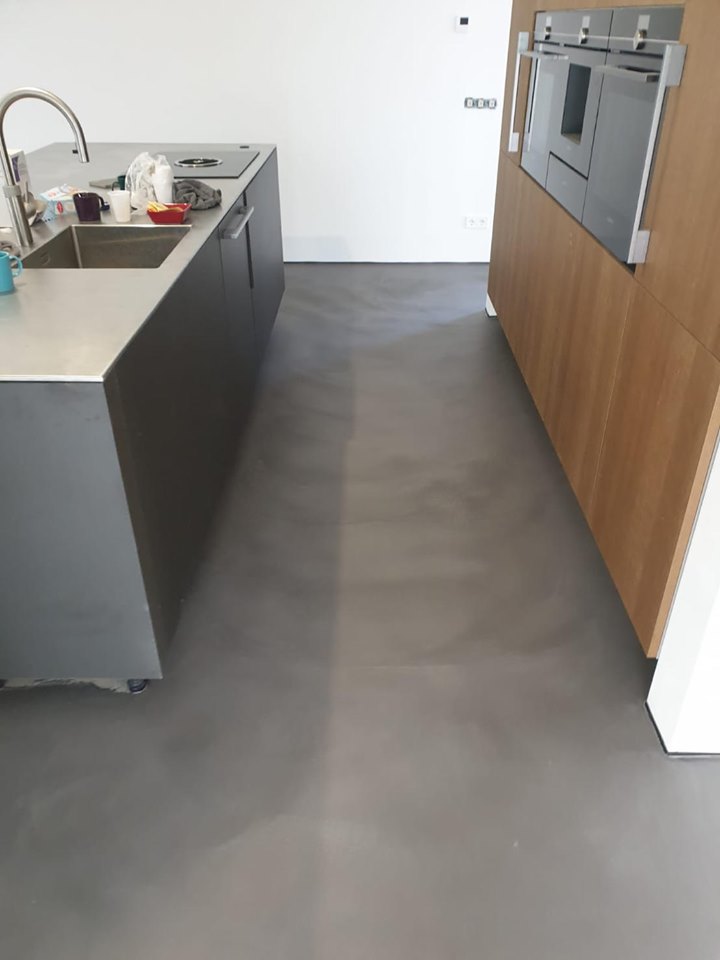 Cement gietvloer in keuken